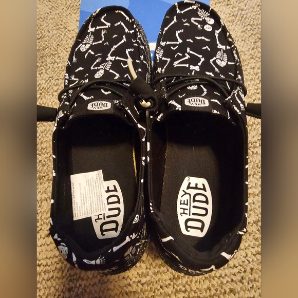 EUC Wendy Skeleton " Glow In The Dark" Hey Dudes Sz 8 Womens - Picture 5 of 5